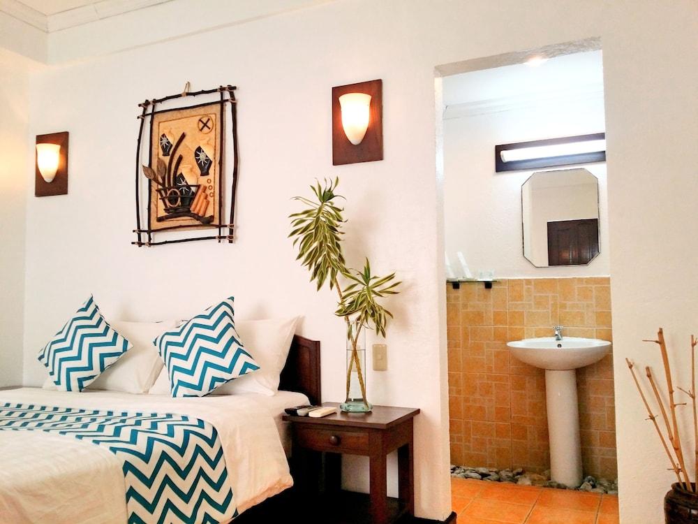 Grand Blue Hotel 3*